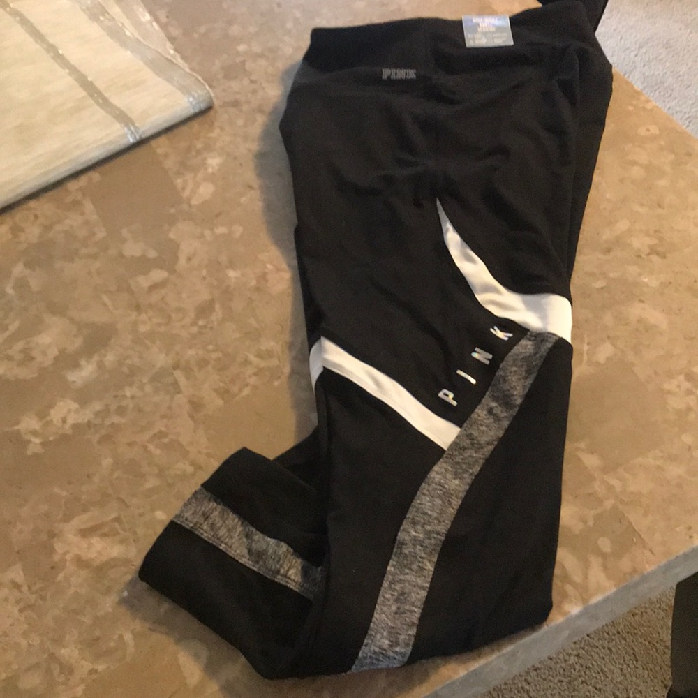 Victoria’s Secret Black ankle legging size M